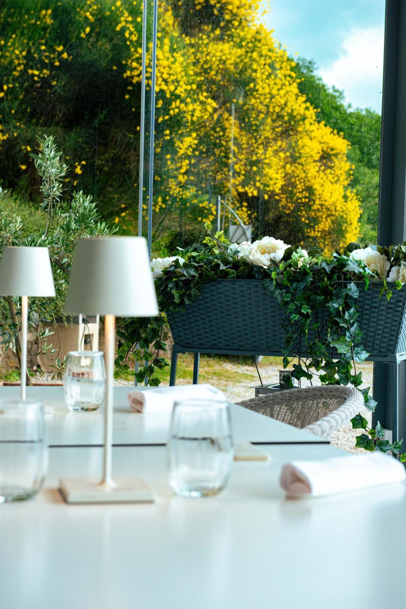 Nikis Resort Gubbio Eksteriør bilde